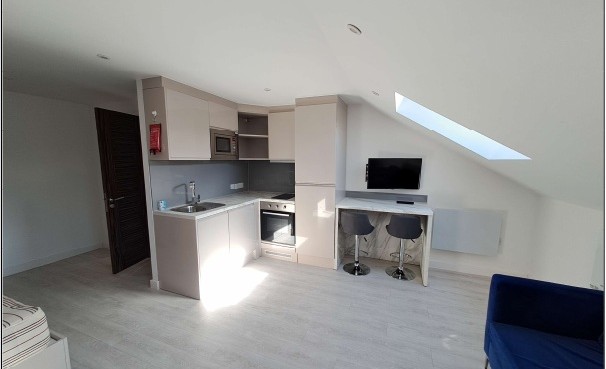 Private studio kitchen with oven, hob, microwave and breakfast bar