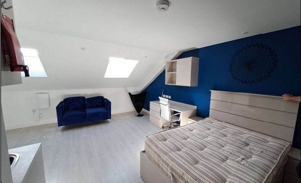 Studio bedroom at 79 Silver Street with double bed, desk and seating